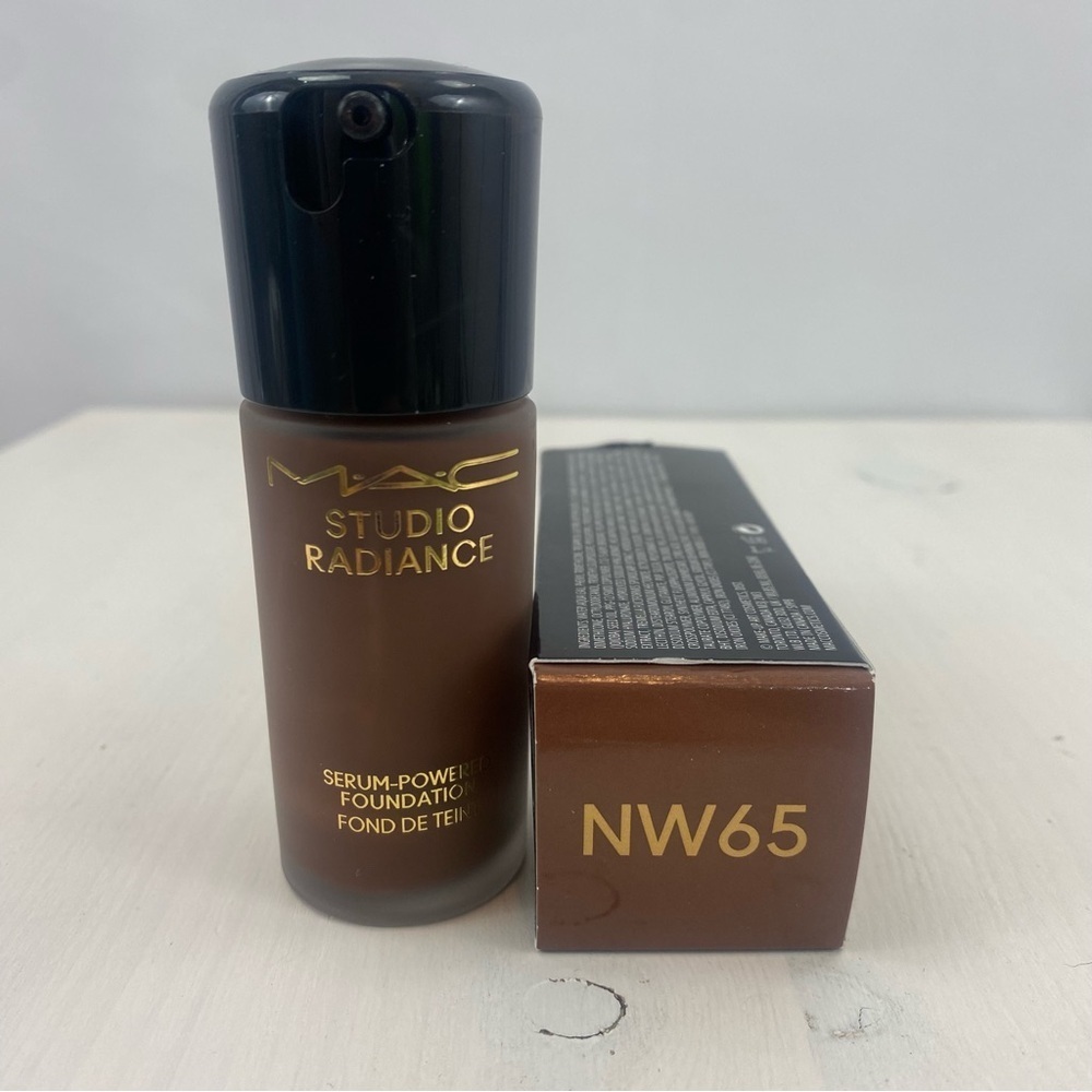 MAC Studio‎ Radiance Serum Foundation NW65 1oz/30ml